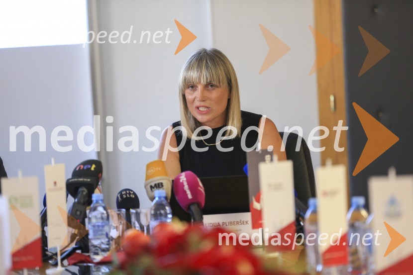 mag. Lidija Pliberšek, direktorica Pogrebnega podjetje Maribor d.d. in predsednica ASCEJavni holding Maribor, predstavitev, novinarska konferenca