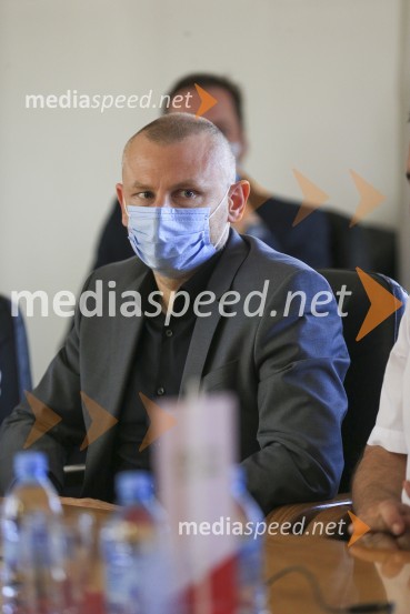  Matjaž Krevelj, direktor, Nigrad d.d., MariborJavni holding Maribor, predstavitev, novinarska konferenca