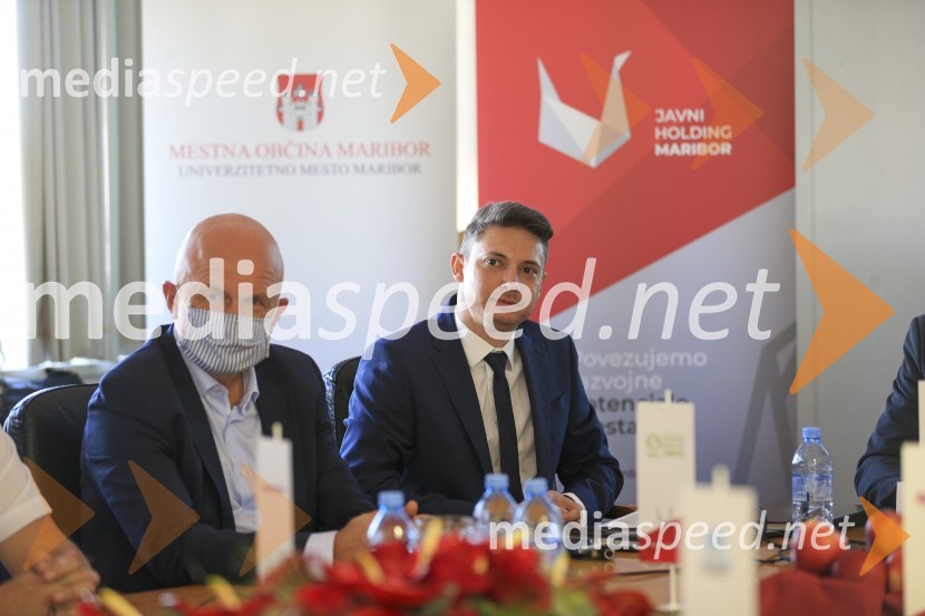  Franc Dover, direktor, Snaga d.o.o., Maribor;  ... Javni holding Maribor, predstavitev, novinarska konferenca