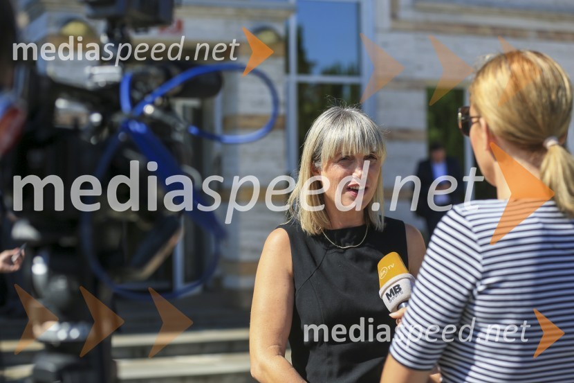 mag. Lidija Pliberšek, direktorica Pogrebnega podjetje Maribor d.d. in predsednica ASCE;  ... Javni holding Maribor, predstavitev, novinarska konferenca