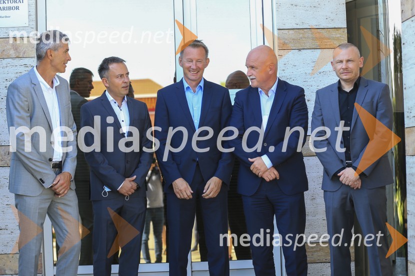 mag. Alan Perc, direktor podjetja Energetika Maribor;  Sergej Danč, direktor, Mariborski vodovod, d.d.;  Sebastijan  Zupanc, direktor Zbornice komunalnega gospodarstva pri GZS;  Franc Dover, direktor, Snaga d.o.o., Maribor;  Matjaž Krevelj, direktor, Nigrad d.d., MariborJavni holding Maribor, predstavitev, novinarska konferenca