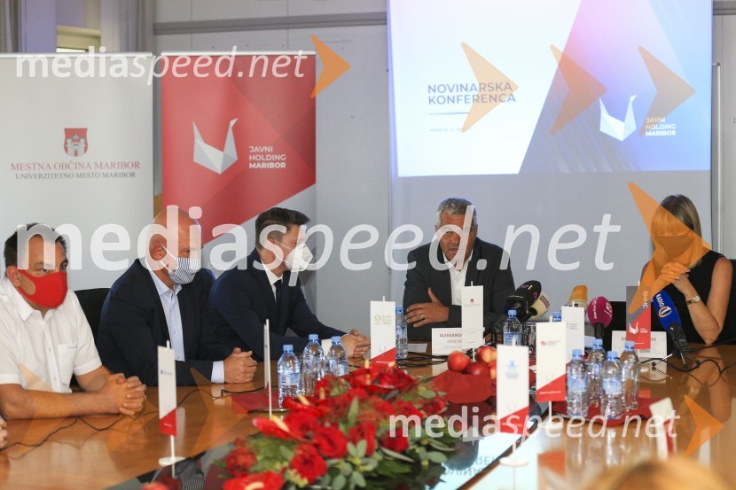  Bernard Majhenič, direktor Marprom;  Franc Dover, direktor, Snaga d.o.o., Maribor;  ... ;  Aleksander Saša Arsenovič, župan, Mestna občina Maribor; mag. Lidija Pliberšek, direktorica Pogrebnega podjetje Maribor d.d. in predsednica ASCEJavni holding Maribor, predstavitev, novinarska konferenca