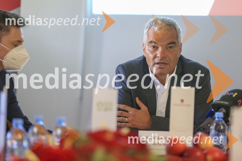  Aleksander Saša Arsenovič, župan, Mestna občina MariborJavni holding Maribor, predstavitev, novinarska konferenca