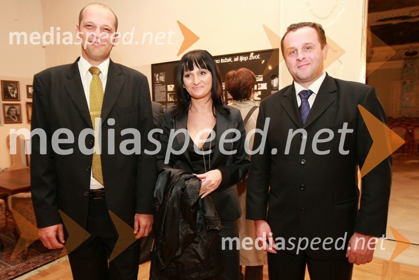 Denis Podgornik, prokurist podjetja Protect, Anita Enčič, računovodkinja Chip Trade in Peter Rajniš, direktor Chip TradeZlata petdeseta, otvoritev razstave Ivo Robić