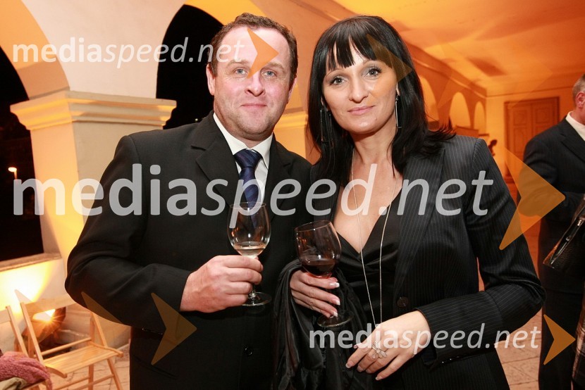 Peter Rajniš, direktor Chip Trade in Anita Enčič, računovodkinja Chip TradeZlata petdeseta, otvoritev razstave Ivo Robić