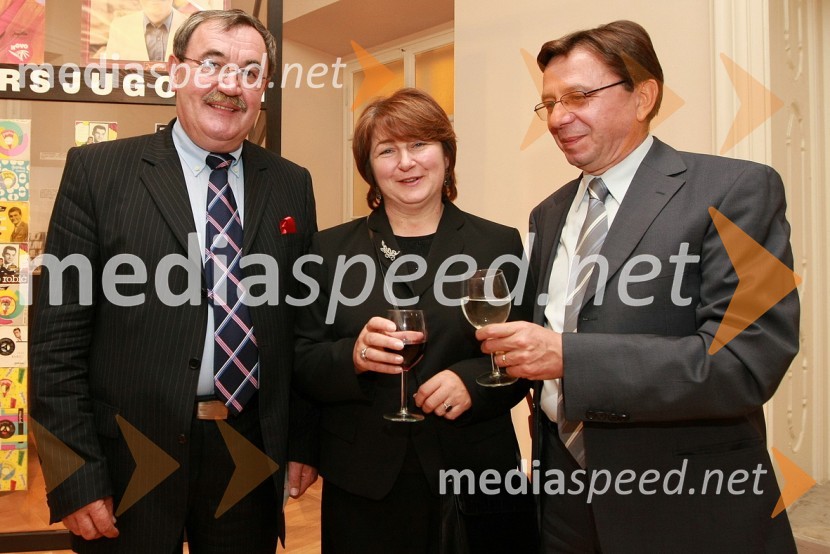 Duško Ljuština, podžupan Zagreba, Vesna Leiner, kustodinja Muzeja mesta Zagreb in Vinko Ivić, direktor Muzeja mesta ZagrebZlata petdeseta, otvoritev razstave Ivo Robić