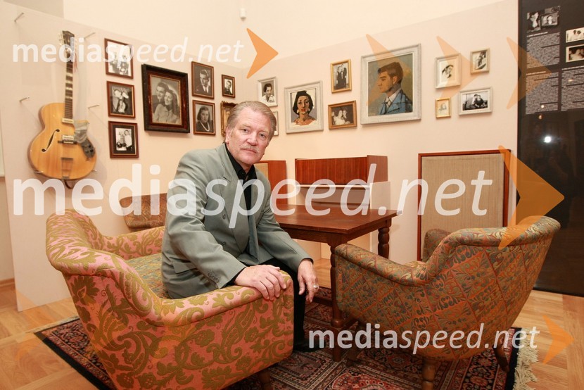 Edvin Fliser, pevec v dnevni sobi Iva RobičaZlata petdeseta, otvoritev razstave Ivo Robić