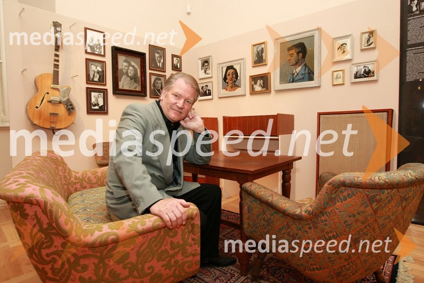 Edvin Fliser, pevec v dnevni sobi Iva RobičaZlata petdeseta, otvoritev razstave Ivo Robić