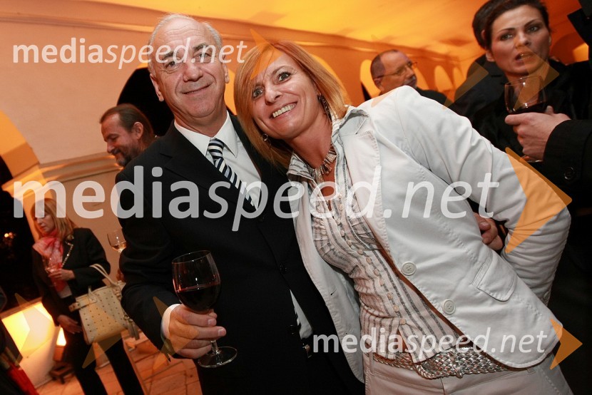 Janez Ujčič, generalni direktor RTS in mestni svetnik MOM in Sonja PeklarZlata petdeseta, otvoritev razstave Ivo Robić