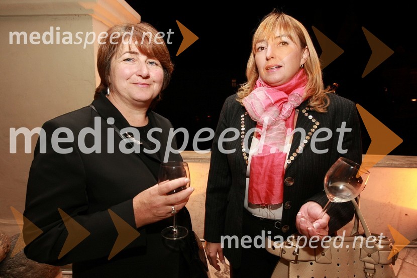 Vesna Leiner, kustodinja Muzeja mesta Zagreb in Višnja Zgaga, direktorica Muzeja turizma OpatijaZlata petdeseta, otvoritev razstave Ivo Robić