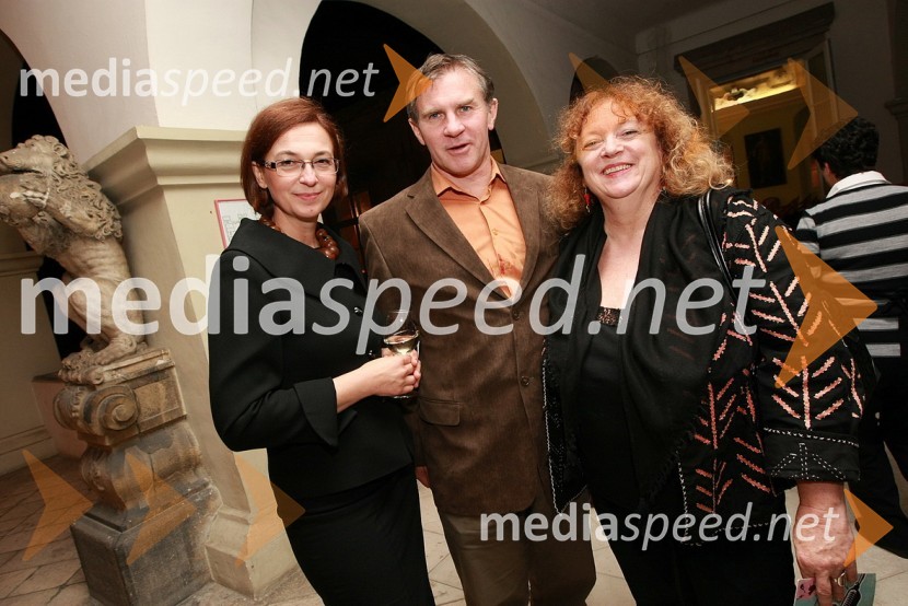 Mirjana Koren, direktorica Pokrajinskega muzeja Maribor, Bojan Sedmak, profesor in Alenka Cilenšek, igralkaZlata petdeseta, otvoritev razstave Ivo Robić