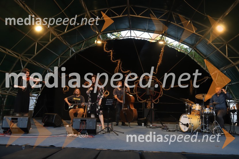  Doris Šegula, violinistka;  Gregor Stermecki, urednik, Radio Maribor;  Maja Pihler Stermecki-Bilbi, glasbenica;  ... ;  Jože Zadravec, bobnar, Jazz ladiesBilbi, Vlado Kreslin in sredino dogajanje, Festival Lent 2020