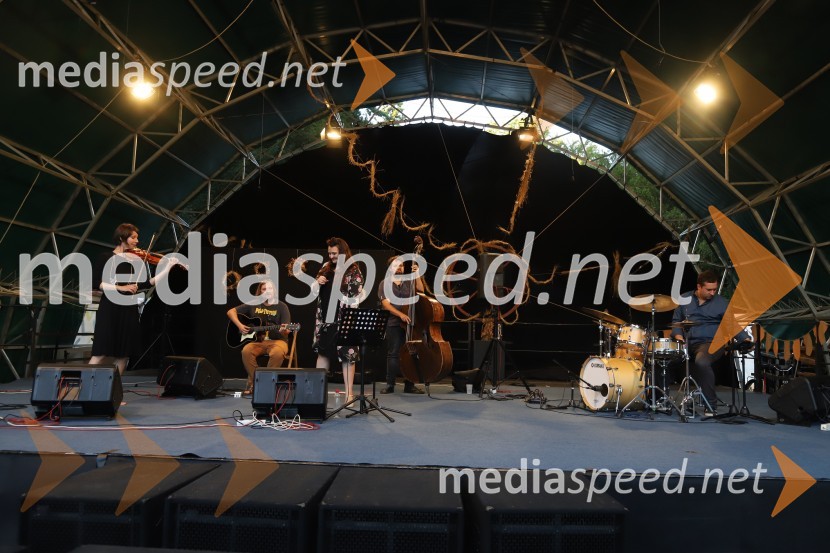  Doris Šegula, violinistka;  Gregor Stermecki, urednik, Radio Maribor;  Maja Pihler Stermecki-Bilbi, glasbenica;  ... ;  Jože Zadravec, bobnar, Jazz ladiesBilbi, Vlado Kreslin in sredino dogajanje, Festival Lent 2020