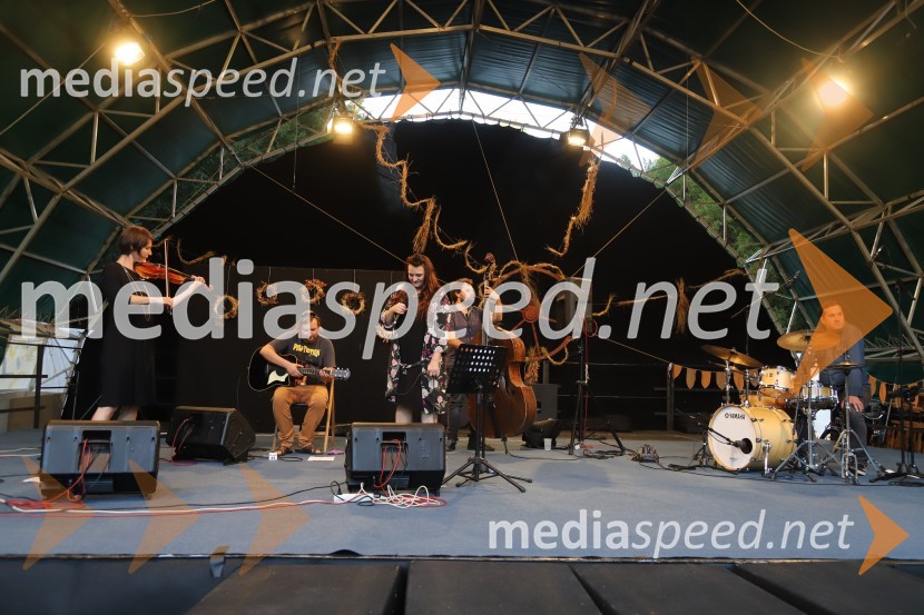  Doris Šegula, violinistka;  Gregor Stermecki, urednik, Radio Maribor;  Maja Pihler Stermecki-Bilbi, glasbenica;  ... ;  Jože Zadravec, bobnar, Jazz ladiesBilbi, Vlado Kreslin in sredino dogajanje, Festival Lent 2020