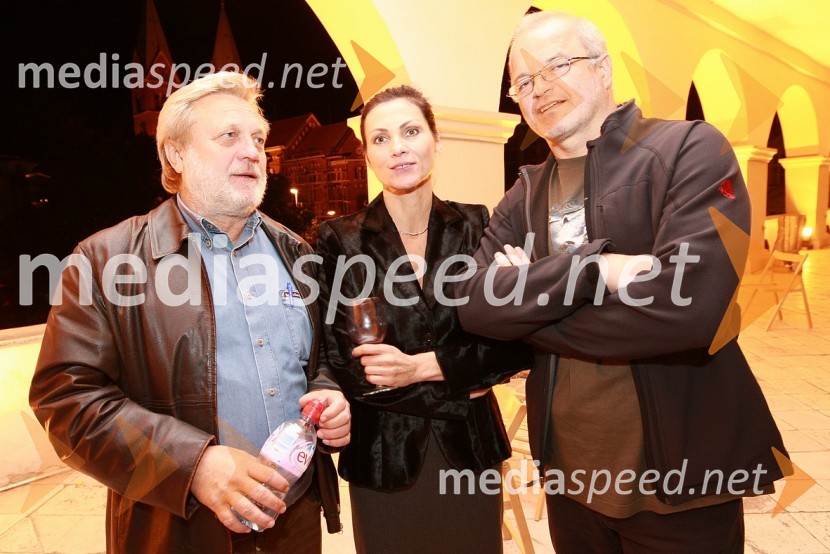 Vlado Krejač, v.d. odgovornega urednika Radia Maribor, Sabina Hobacher, lastnica PR Plus in Marko Vezovišek, igralecZlata petdeseta, otvoritev razstave Ivo Robić
