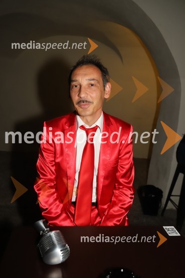  Tadej Toš, igralec, komik in TV voditeljTadej Toš, Dan D in četrtkovo dogajanje, Festival Lent 2020