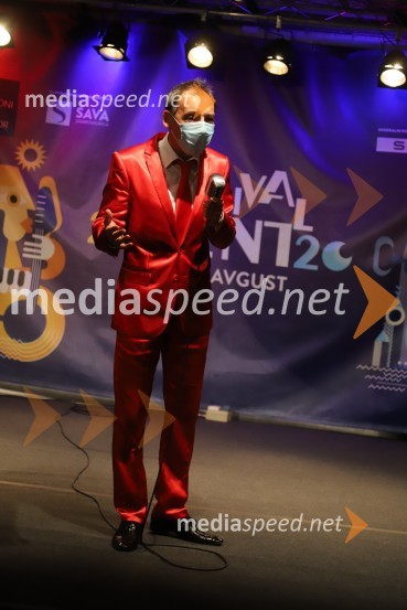  Tadej Toš, igralec, komik in TV voditeljTadej Toš, Dan D in četrtkovo dogajanje, Festival Lent 2020