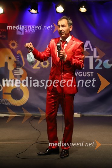  Tadej Toš, igralec, komik in TV voditeljTadej Toš, Dan D in četrtkovo dogajanje, Festival Lent 2020