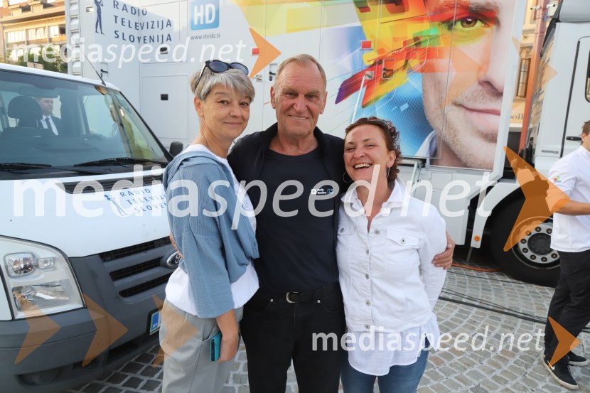  Eva Stavbar, novinarka, urednica RTV SLO;  ... ;  ... Zadnja poletna oddaja Dobro jutro iz mariborskega studia RTV SLO