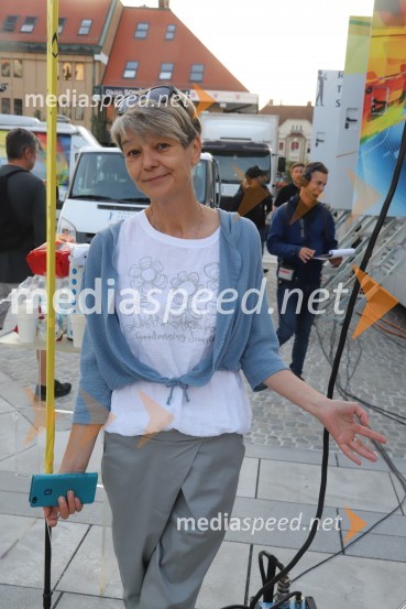  Eva Stavbar, novinarka, urednica RTV SLOZadnja poletna oddaja Dobro jutro iz mariborskega studia RTV SLO