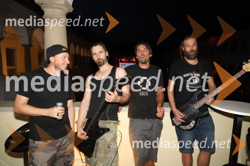  Marko Soršak-Soki, bobnar, skupina Elvis Jackson;  Boštjan  Beltram - Berto, kitarist, skupina Elvis Jackson;  David  Kovšca – Buda, pevec skupine Elvis Jackson;  Erik Makuc-Slavc, bas kitara, skupina Elvis Jackson2B band, Elvis Jackson in sobotno dogajanje, Festival Lent 2020