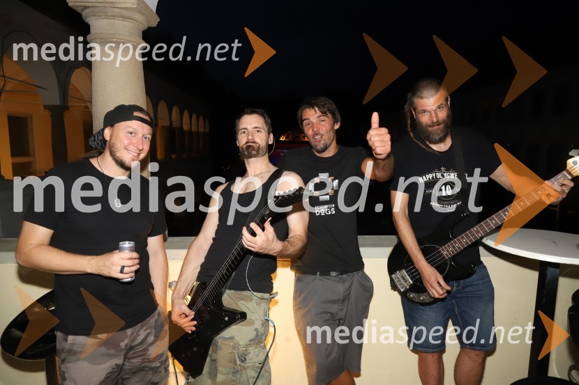  Marko Soršak-Soki, bobnar, skupina Elvis Jackson;  Boštjan  Beltram - Berto, kitarist, skupina Elvis Jackson;  David  Kovšca – Buda, pevec skupine Elvis Jackson;  Erik Makuc-Slavc, bas kitara, skupina Elvis Jackson2B band, Elvis Jackson in sobotno dogajanje, Festival Lent 2020