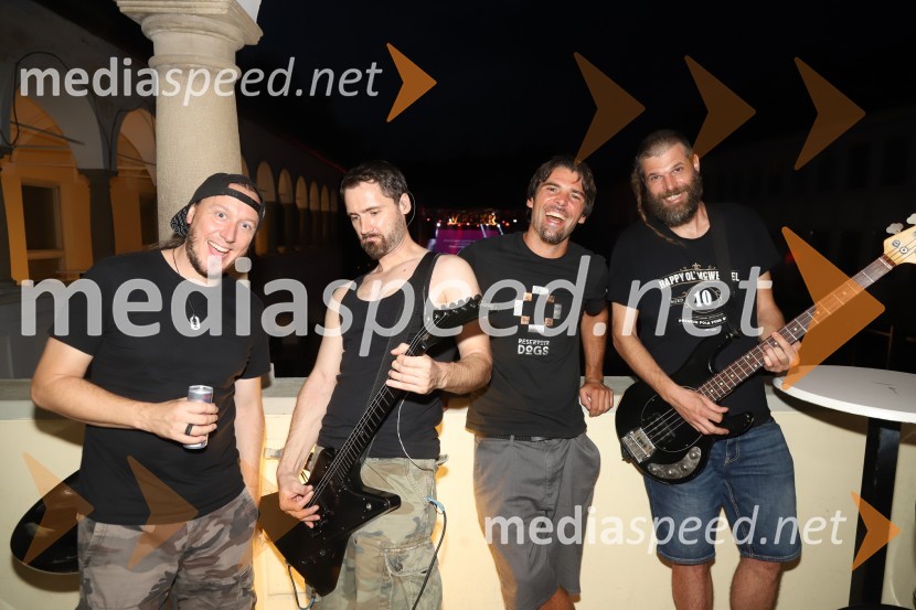  Marko Soršak-Soki, bobnar, skupina Elvis Jackson;  Boštjan  Beltram - Berto, kitarist, skupina Elvis Jackson;  David  Kovšca – Buda, pevec skupine Elvis Jackson;  Erik Makuc-Slavc, bas kitara, skupina Elvis Jackson2B band, Elvis Jackson in sobotno dogajanje, Festival Lent 2020