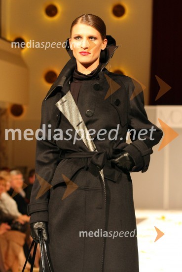 Modna revija Mojce BeseničarModna revija Mojce Beseničar