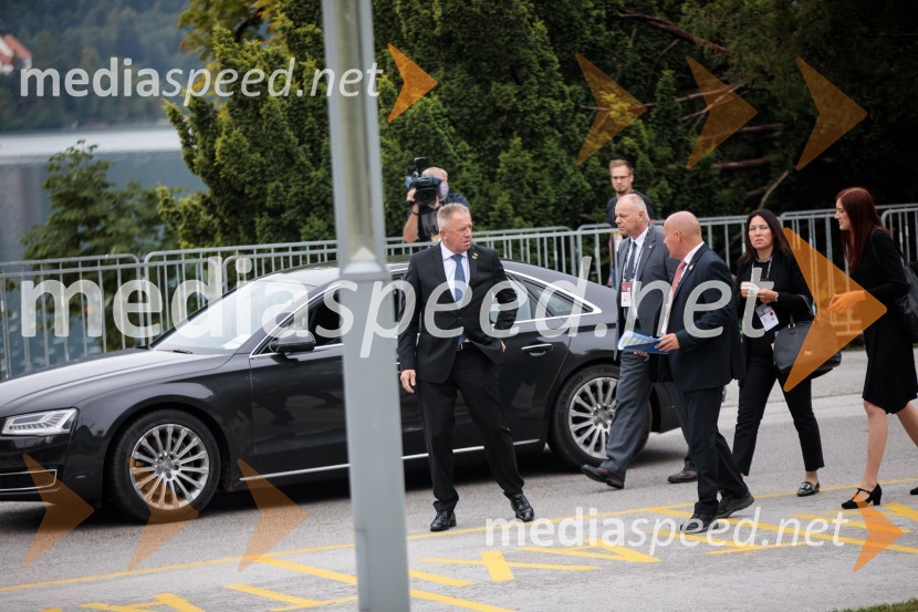  Zdravko Počivalšek, minister za gospodarski razvoj in tehnologijo;  ... ;  ... ;  ... ;  ... 15. mednarodna konferenca Blejski strateški forum