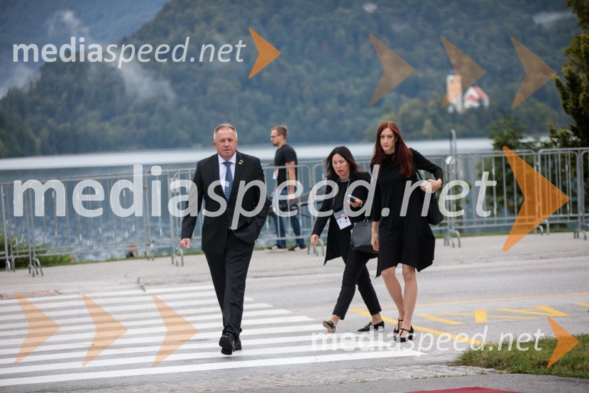  Zdravko Počivalšek, minister za gospodarski razvoj in tehnologijo;  ... ;  ... 15. mednarodna konferenca Blejski strateški forum