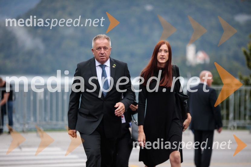  Zdravko Počivalšek, minister za gospodarski razvoj in tehnologijo;  ... 15. mednarodna konferenca Blejski strateški forum