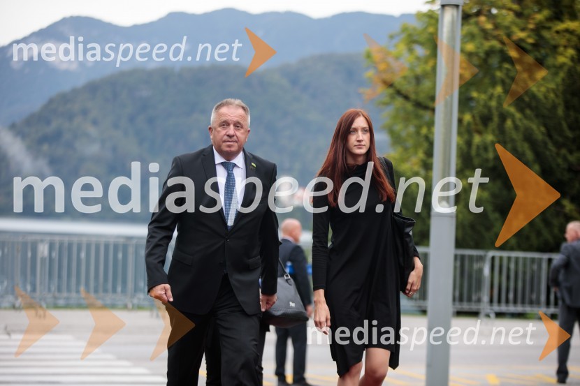  Zdravko Počivalšek, minister za gospodarski razvoj in tehnologijo;  ... 15. mednarodna konferenca Blejski strateški forum