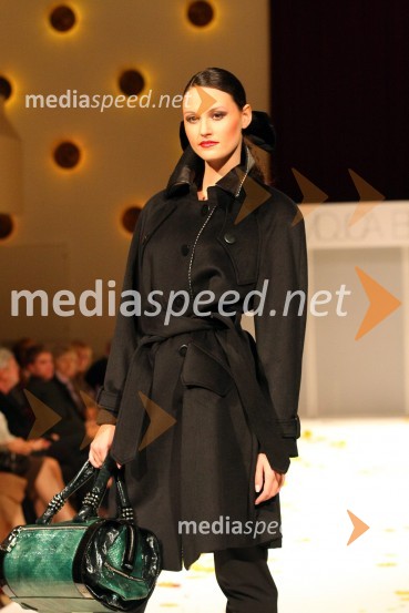 Modna revija Mojce Beseničar - manekenka Tina Zajc, nekdanja Miss SlovenijeModna revija Mojce Beseničar