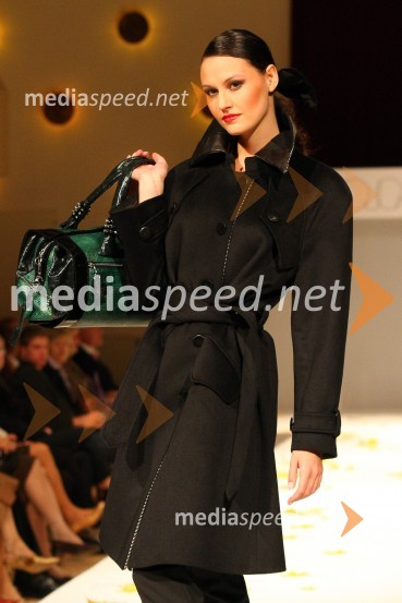 Modna revija Mojce Beseničar - manekenka Tina Zajc, nekdanja Miss SlovenijeModna revija Mojce Beseničar