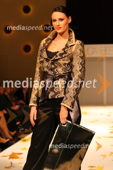 Modna revija Mojce Beseničar - manekenka Tina Zajc, nekdanja Miss SlovenijeModna revija Mojce Beseničar