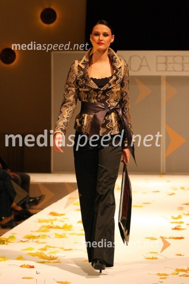 Modna revija Mojce Beseničar - manekenka Tina Zajc, nekdanja Miss SlovenijeModna revija Mojce Beseničar