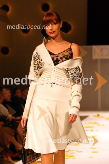 Modna revija Mojce BeseničarModna revija Mojce Beseničar