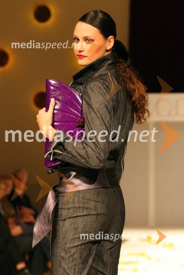 Modna revija Mojce Beseničar - manekenka Tina Zajc, nekdanja Miss SlovenijeModna revija Mojce Beseničar