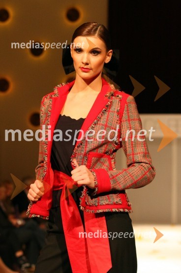 Modna revija Mojce BeseničarModna revija Mojce Beseničar