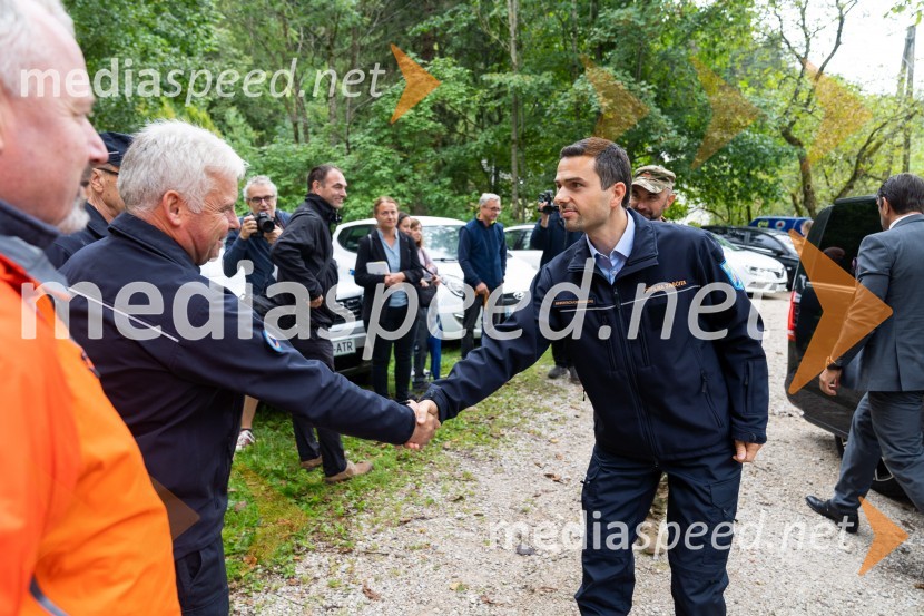  ... ;  Matej Tonin, podpredsednik vlade in minister za obramboVaja reševanja v gorah s pomočjo helikopterja