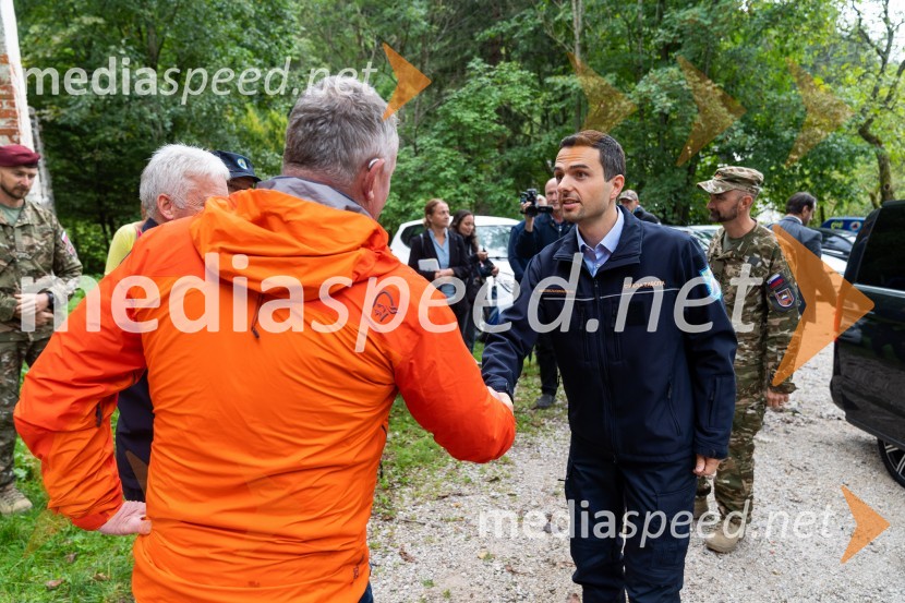  ... ;  Matej Tonin, podpredsednik vlade in minister za obramboVaja reševanja v gorah s pomočjo helikopterja