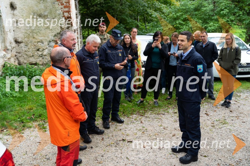  ... ;  ... ;  ... ;  ... ;  Matej Tonin, podpredsednik vlade in minister za obramboVaja reševanja v gorah s pomočjo helikopterja