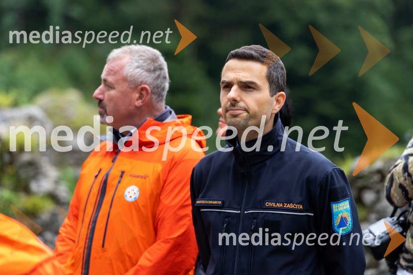  ... ;  Matej Tonin, podpredsednik vlade in minister za obramboVaja reševanja v gorah s pomočjo helikopterja