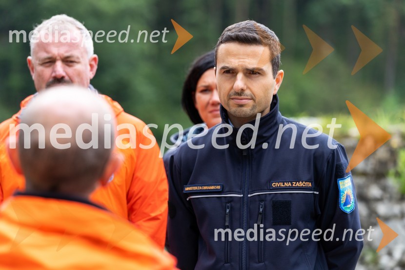  ... ;  Matej Tonin, podpredsednik vlade in minister za obramboVaja reševanja v gorah s pomočjo helikopterja