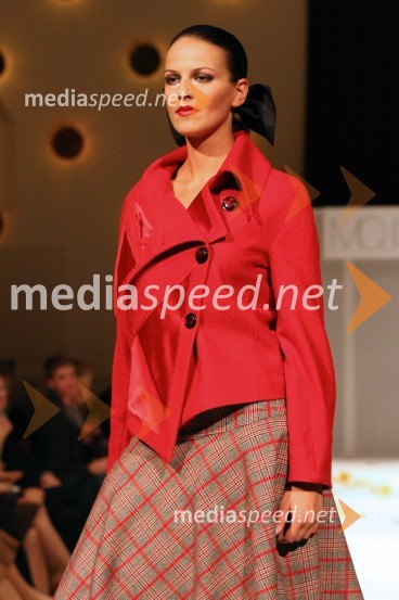 Modna revija Mojce BeseničarModna revija Mojce Beseničar