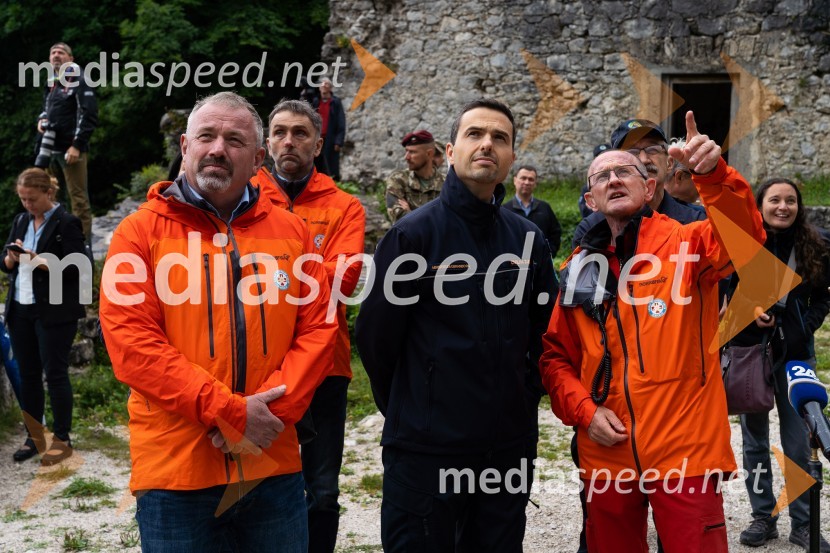  ... ;  ... ;  Matej Tonin, podpredsednik vlade in minister za obrambo;  ... Vaja reševanja v gorah s pomočjo helikopterja