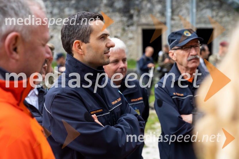  Matej Tonin, podpredsednik vlade in minister za obrambo;  ... ;  ... Vaja reševanja v gorah s pomočjo helikopterja