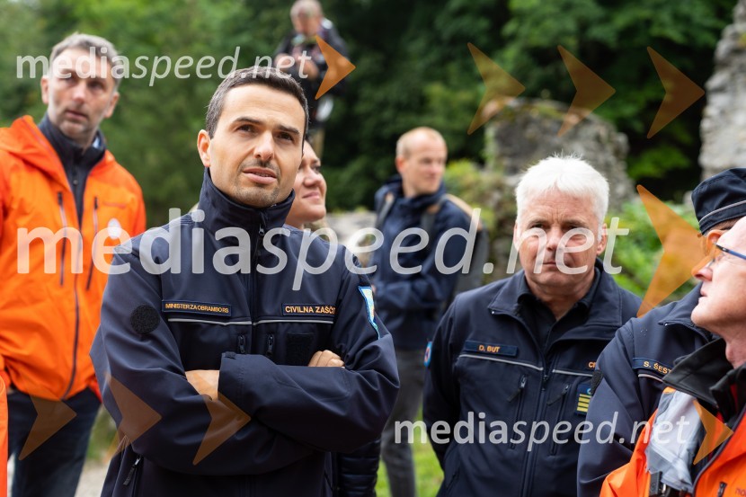  ... ;  Matej Tonin, podpredsednik vlade in minister za obrambo;  ... Vaja reševanja v gorah s pomočjo helikopterja