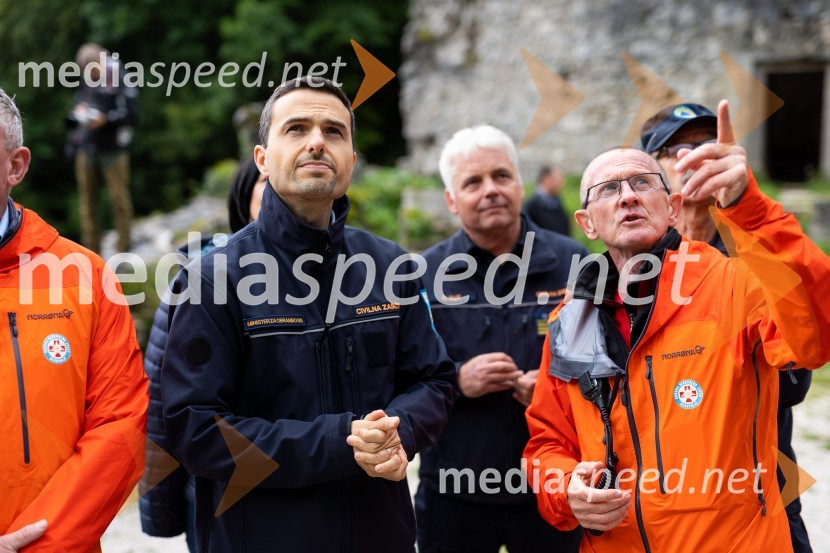  Matej Tonin, podpredsednik vlade in minister za obrambo;  ... ;  ... Vaja reševanja v gorah s pomočjo helikopterja