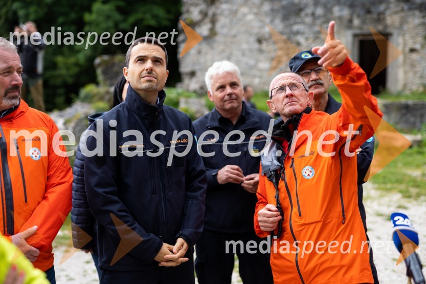  Matej Tonin, podpredsednik vlade in minister za obrambo;  ... ;  ... Vaja reševanja v gorah s pomočjo helikopterja